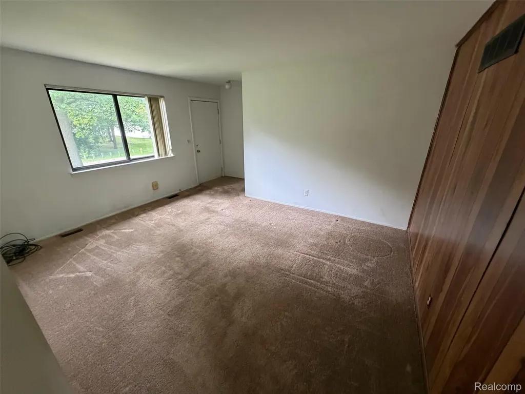 718 W Baker Road Highland Charter Township MI 48357