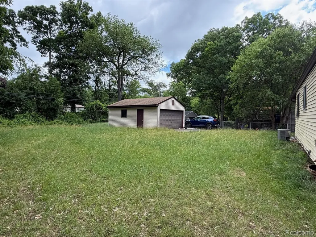 718 W Baker Road Highland Charter Township MI 48357