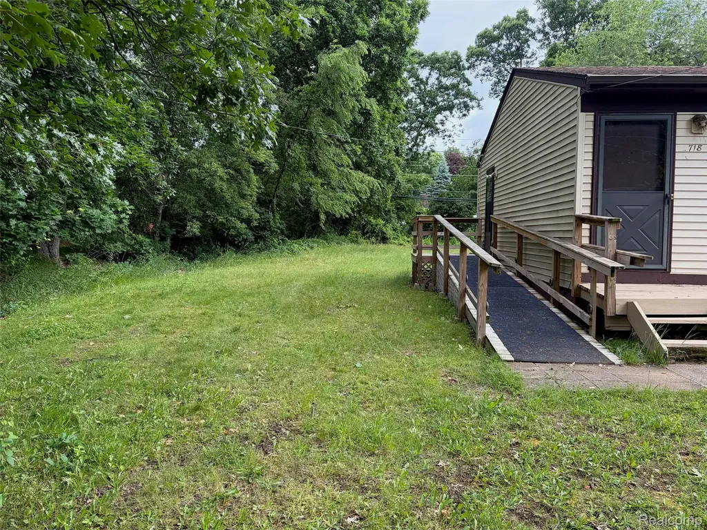 718 W Baker Road Highland Charter Township MI 48357