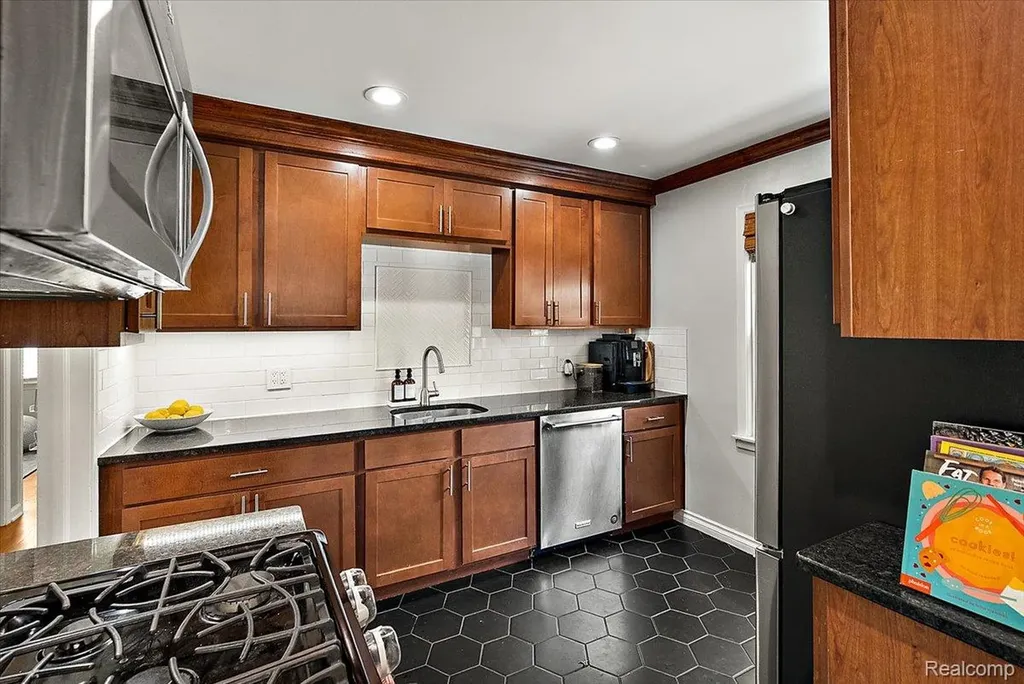 246 Massoit Street Clawson City MI 48017