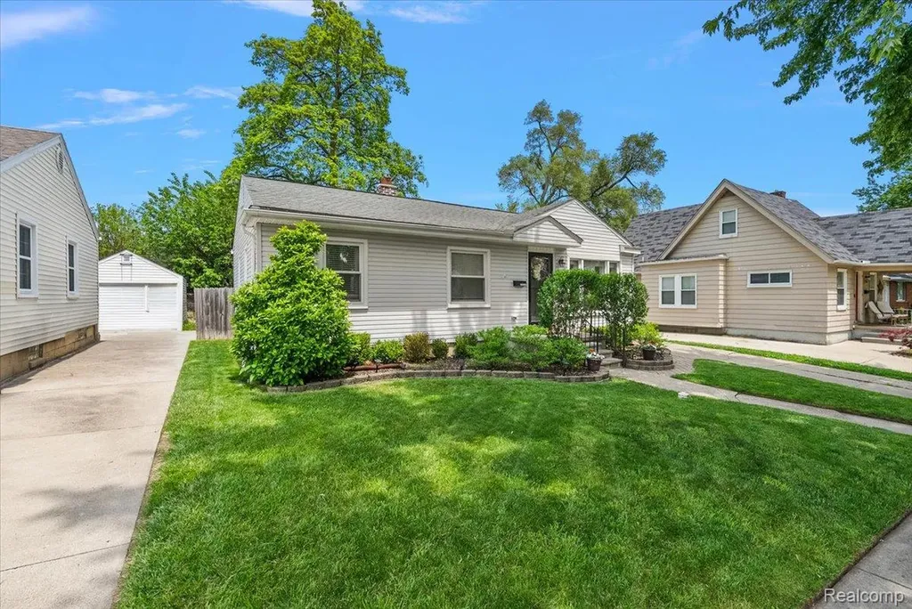 246 Massoit Street Clawson City MI 48017