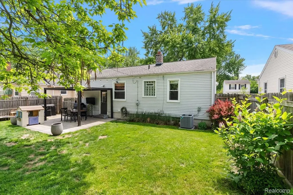 246 Massoit Street Clawson City MI 48017