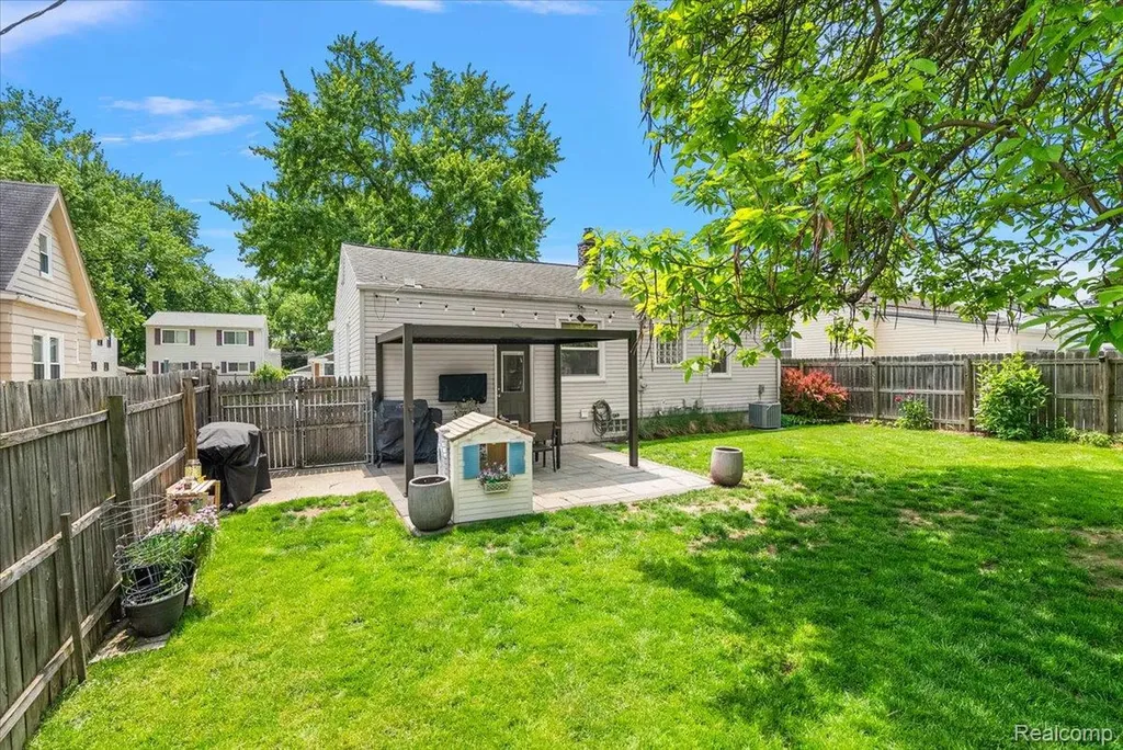 246 Massoit Street Clawson City MI 48017