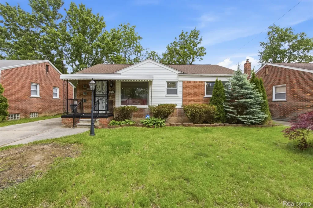 397 Longfellow Street Inkster City MI 48141