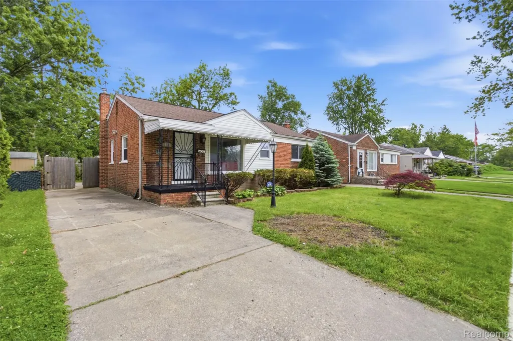 397 Longfellow Street Inkster City MI 48141