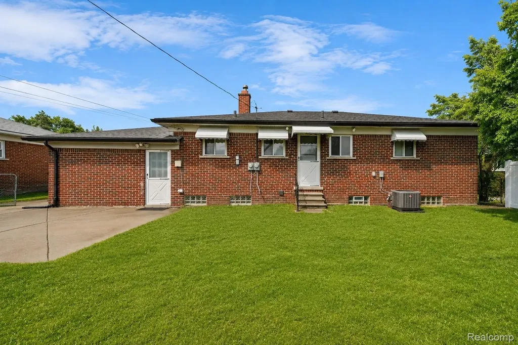 20336 Cedar Street St. Clair Shores City MI 48081