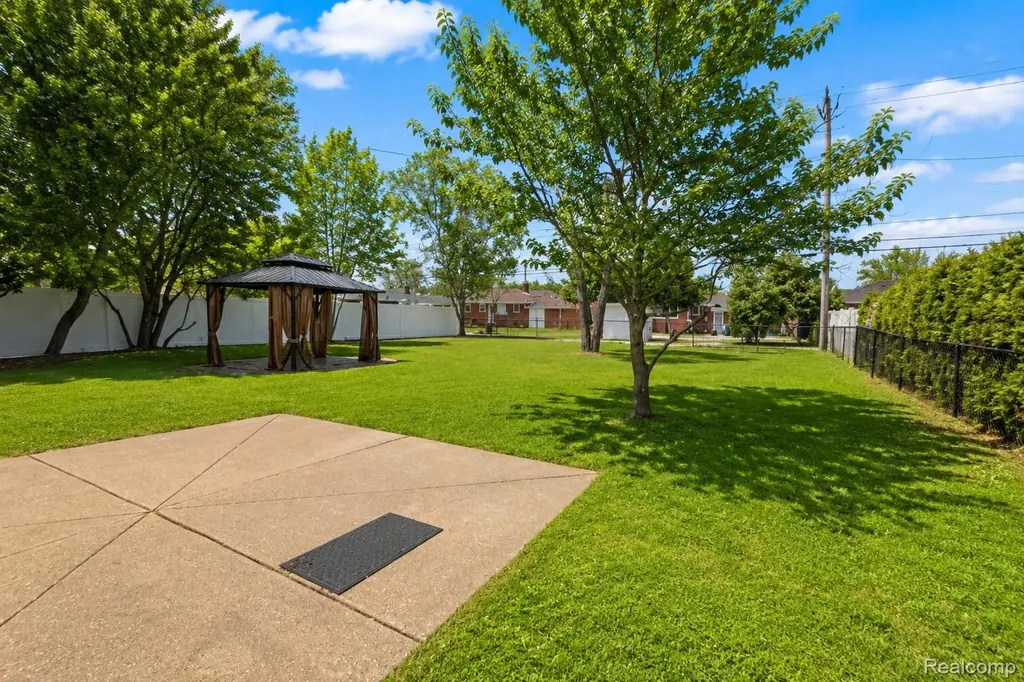 20336 Cedar Street St. Clair Shores City MI 48081