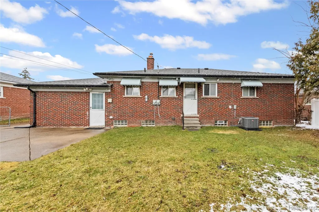 20336 Cedar Street St. Clair Shores City MI 48081