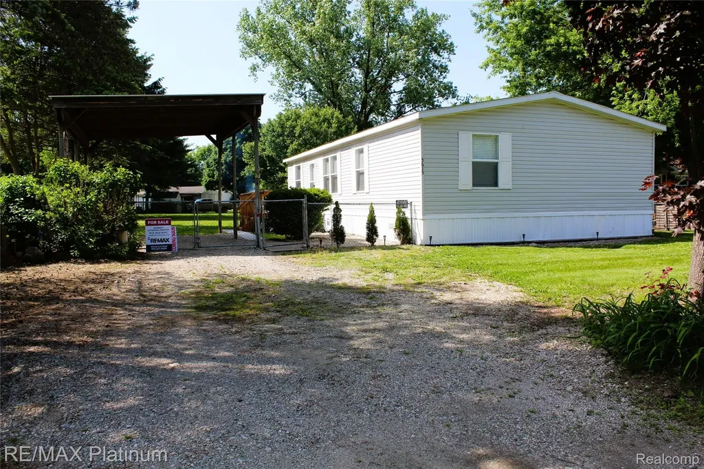 5615 Cherokee Bend Genoa Township MI 48843