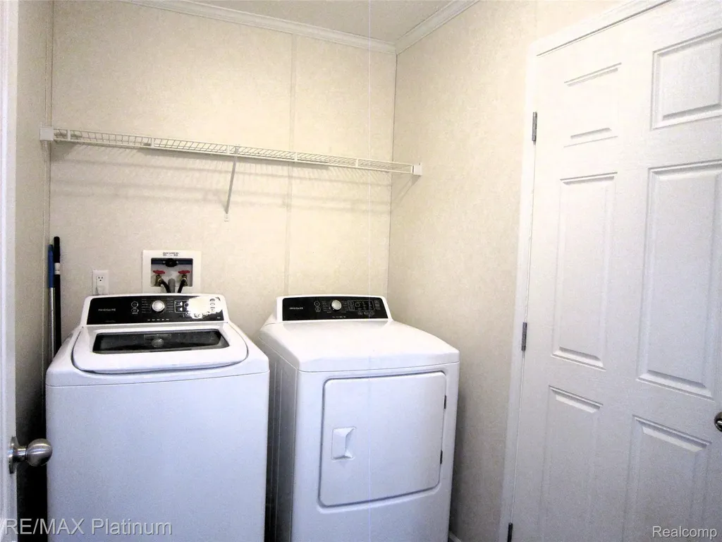 5615 Cherokee Bend Genoa Township MI 48843