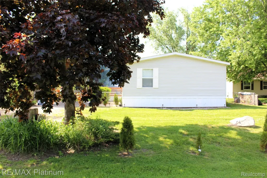 5615 Cherokee Bend Genoa Township MI 48843