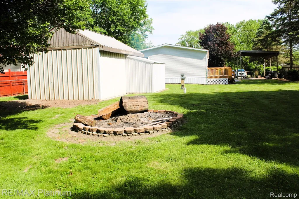5615 Cherokee Bend Genoa Township MI 48843