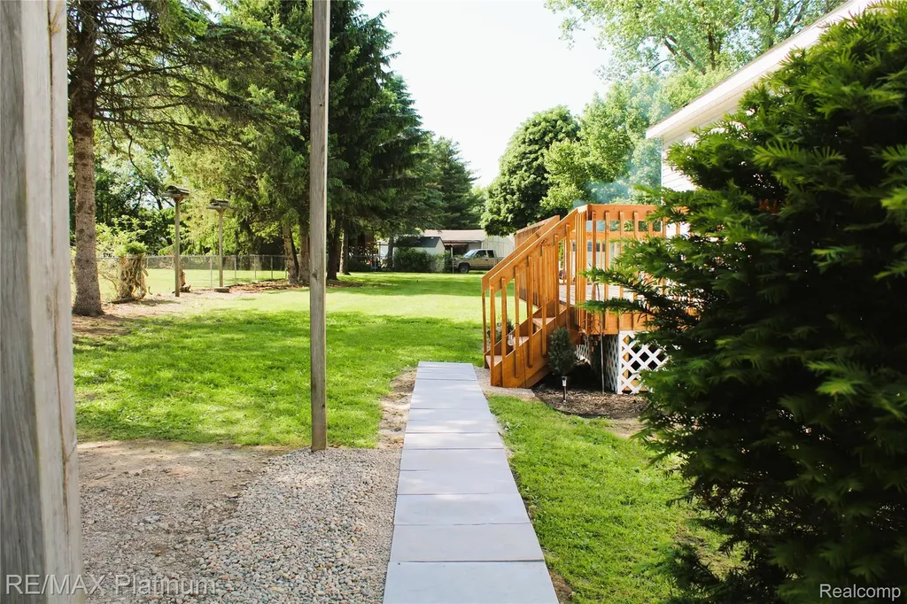 5615 Cherokee Bend Genoa Township MI 48843