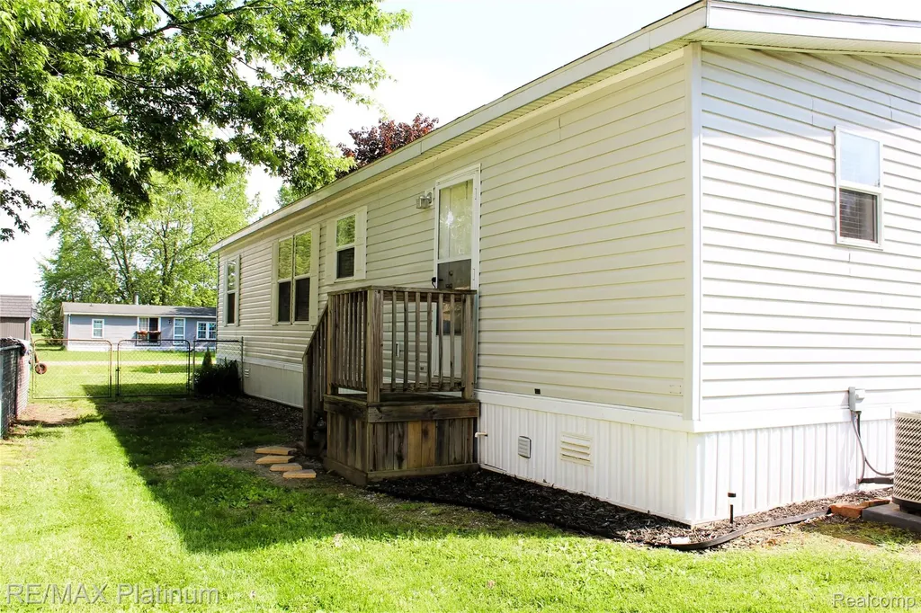 5615 Cherokee Bend Genoa Township MI 48843