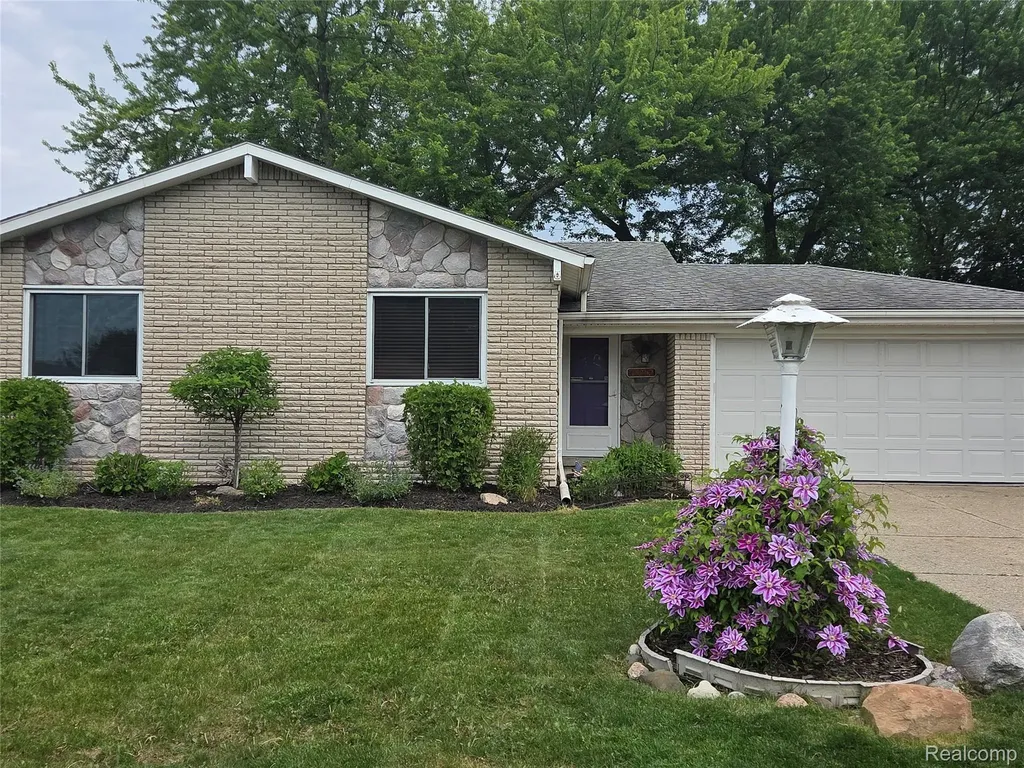 35252 Simon Drive Clinton Charter Township MI 48035