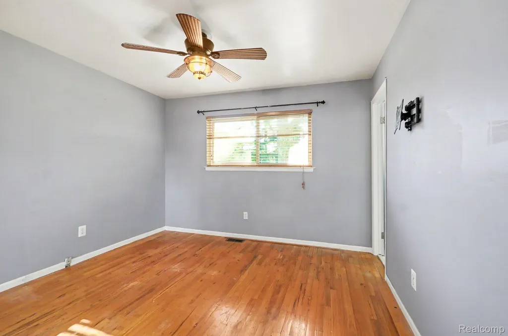 35252 Simon Drive Clinton Charter Township MI 48035