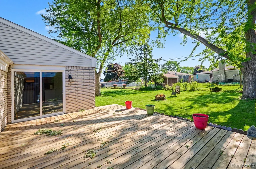 35252 Simon Drive Clinton Charter Township MI 48035