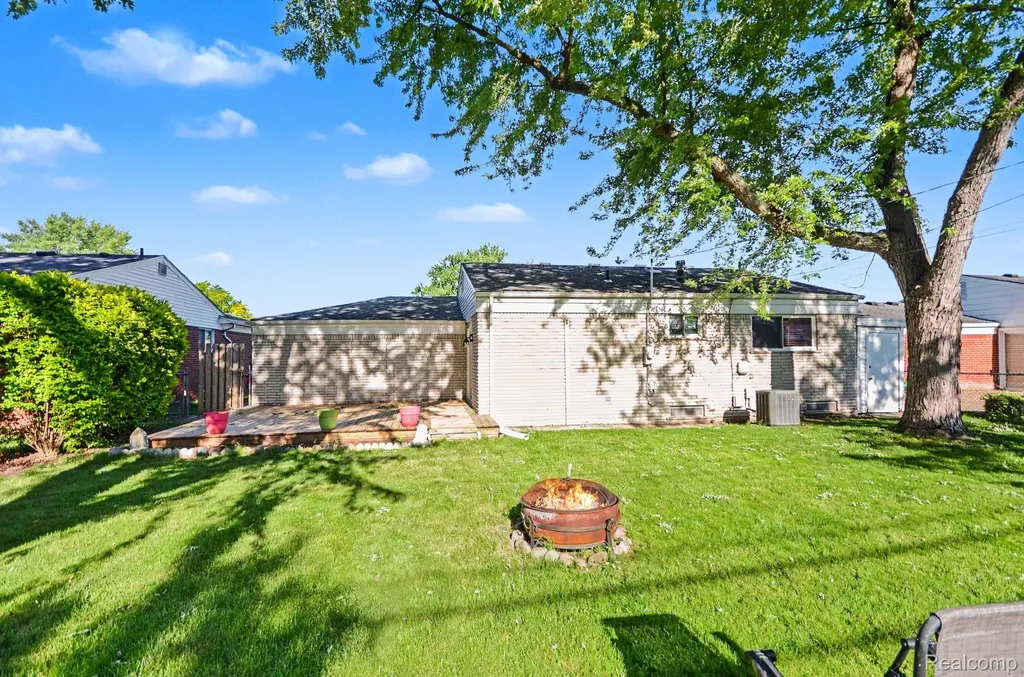 35252 Simon Drive Clinton Charter Township MI 48035