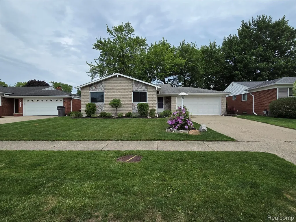 35252 Simon Drive Clinton Charter Township MI 48035