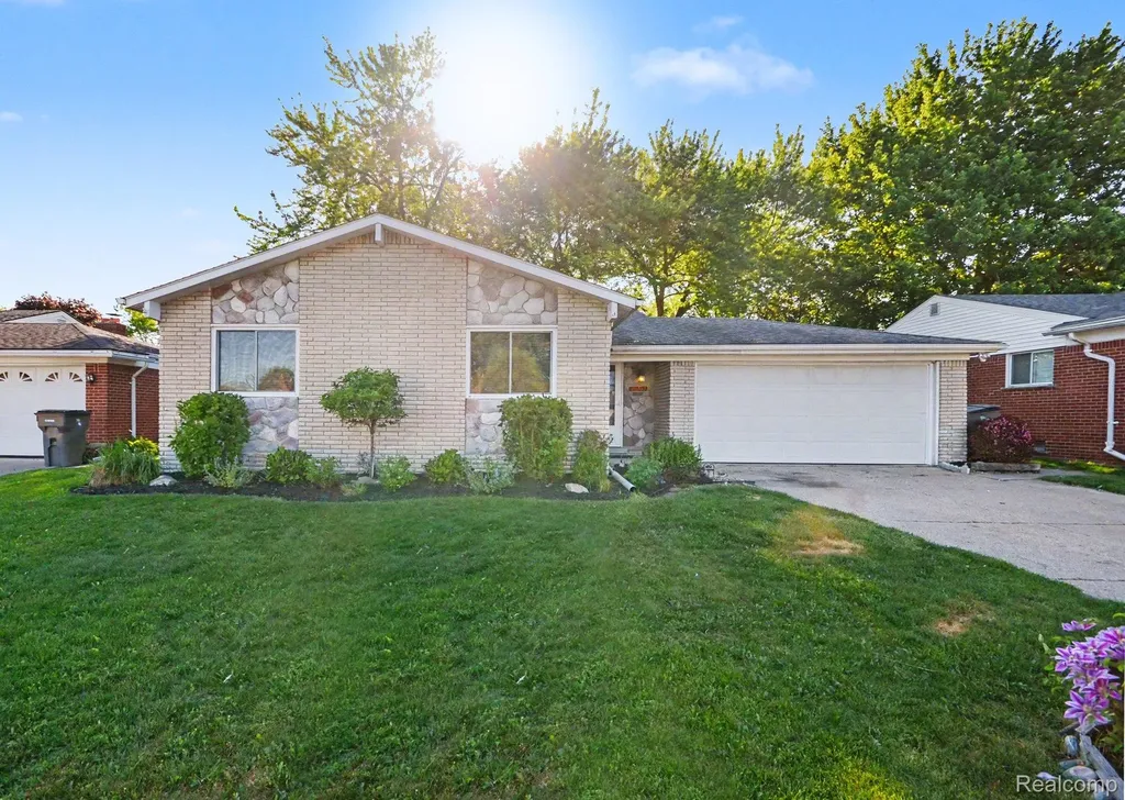 35252 Simon Drive Clinton Charter Township MI 48035