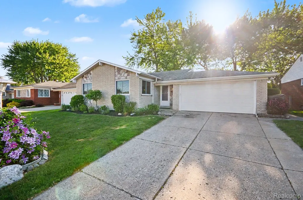35252 Simon Drive Clinton Charter Township MI 48035