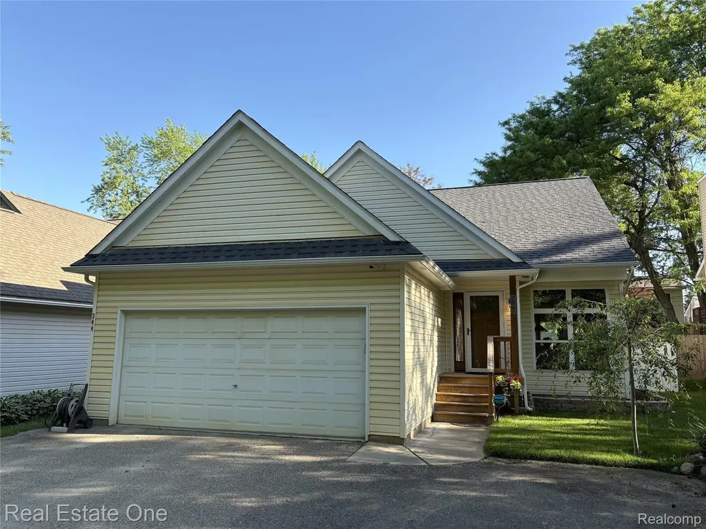 344 N Lake Angelus Road Auburn Hills City MI 48326