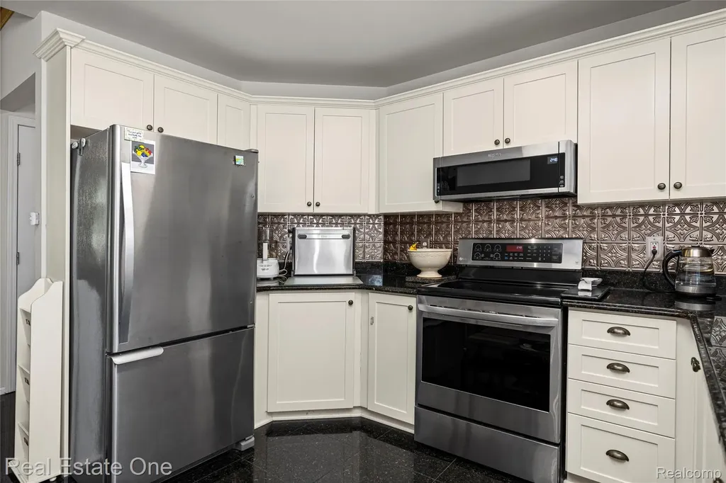 344 N Lake Angelus Road Auburn Hills City MI 48326