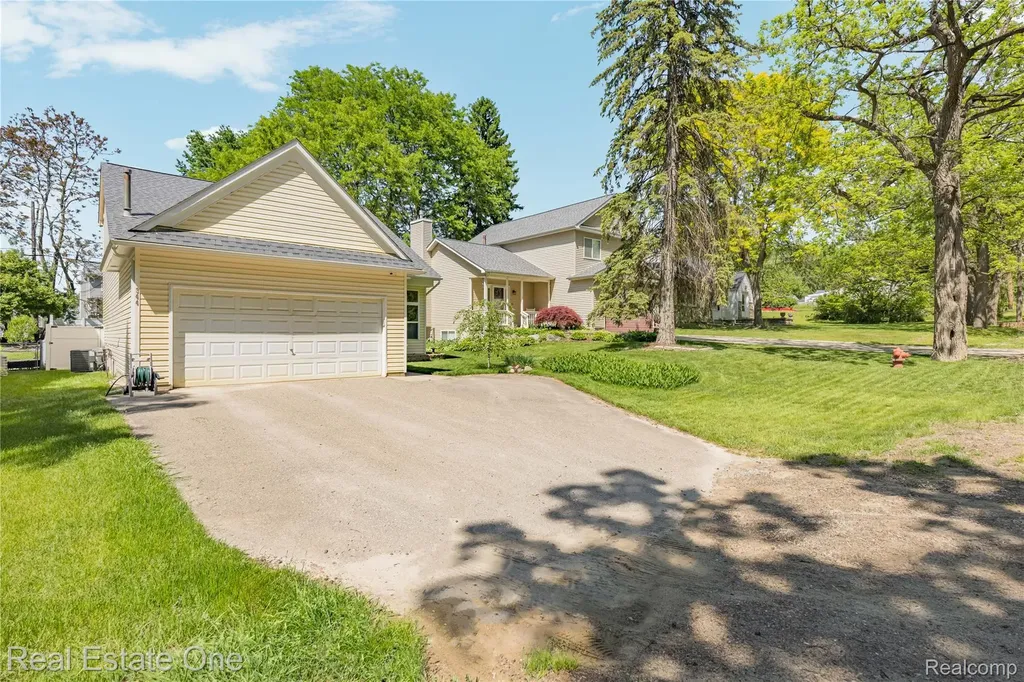 344 N Lake Angelus Road Auburn Hills City MI 48326