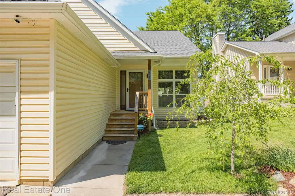 344 N Lake Angelus Road Auburn Hills City MI 48326