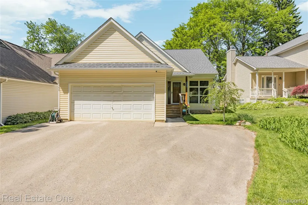 344 N Lake Angelus Road Auburn Hills City MI 48326