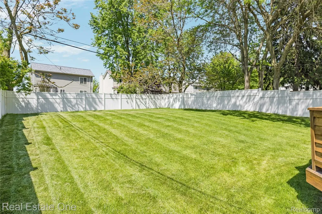 344 N Lake Angelus Road Auburn Hills City MI 48326