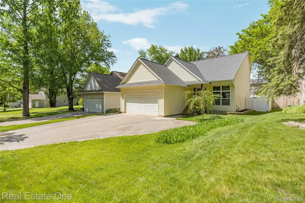 344 N Lake Angelus Road Auburn Hills City MI 48326