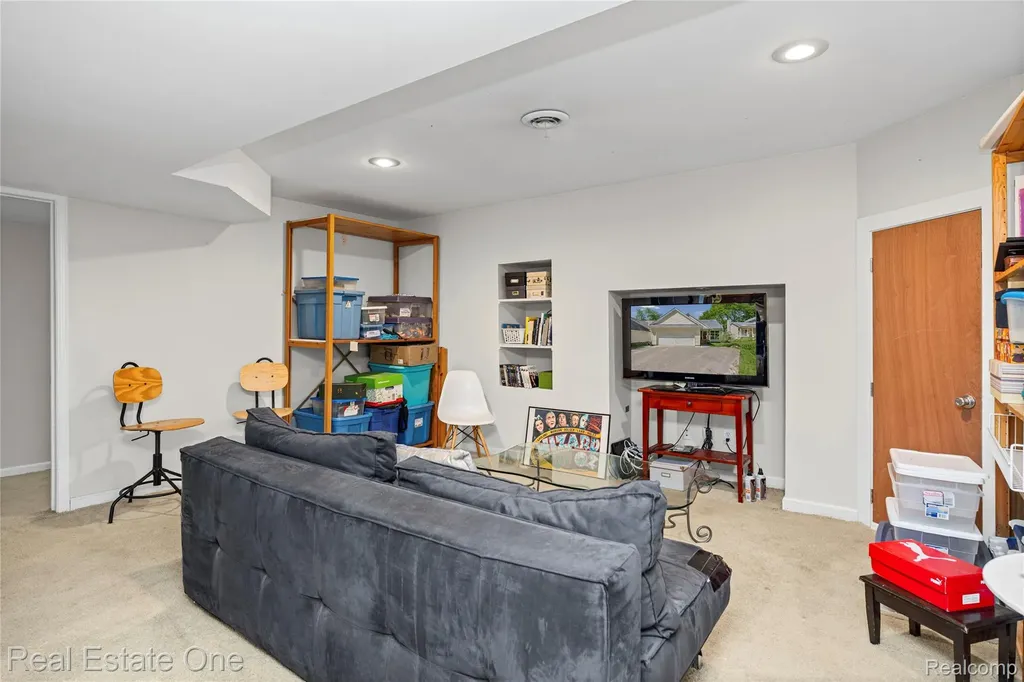344 N Lake Angelus Road Auburn Hills City MI 48326