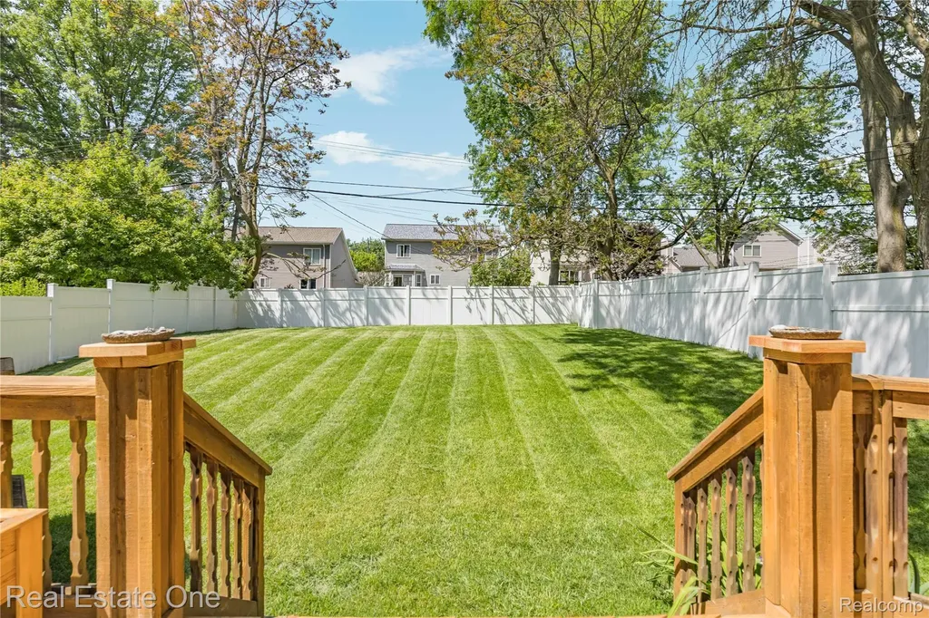 344 N Lake Angelus Road Auburn Hills City MI 48326