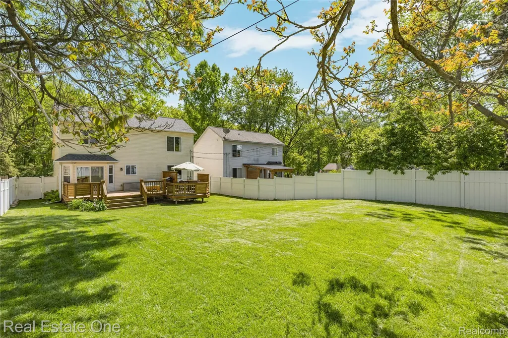 344 N Lake Angelus Road Auburn Hills City MI 48326