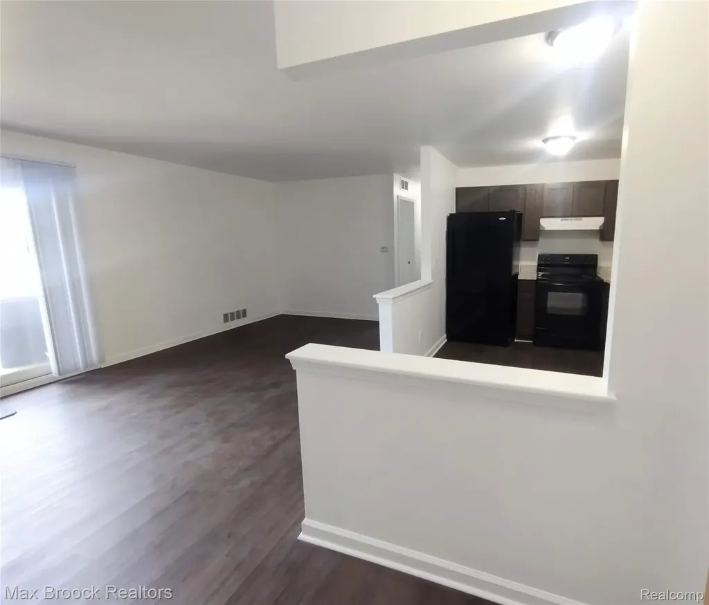 43347 Cape Drive Sterling Heights City MI 48313