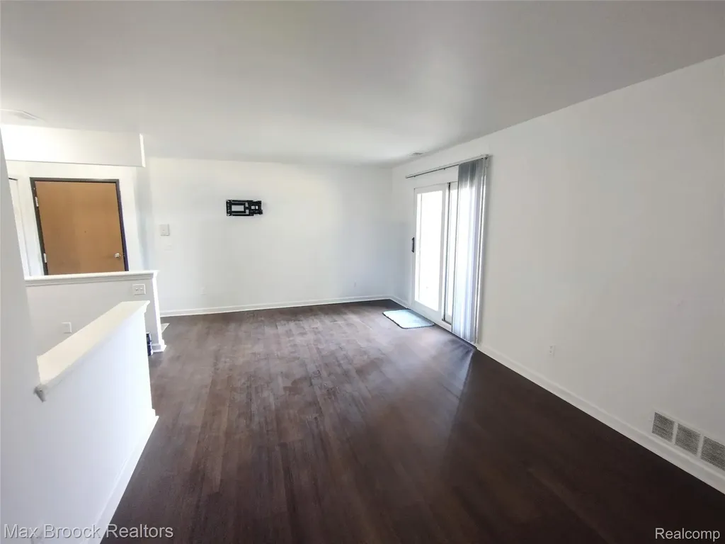 43347 Cape Drive Sterling Heights City MI 48313