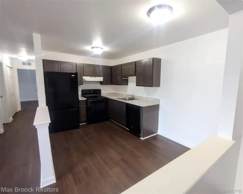 43347 Cape Drive Sterling Heights City MI 48313