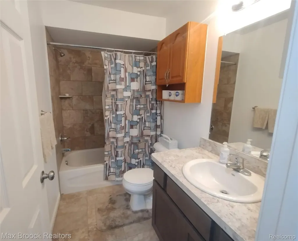 43347 Cape Drive Sterling Heights City MI 48313
