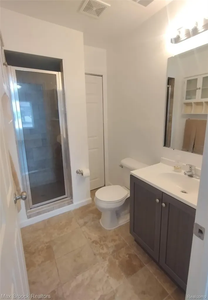 43347 Cape Drive Sterling Heights City MI 48313