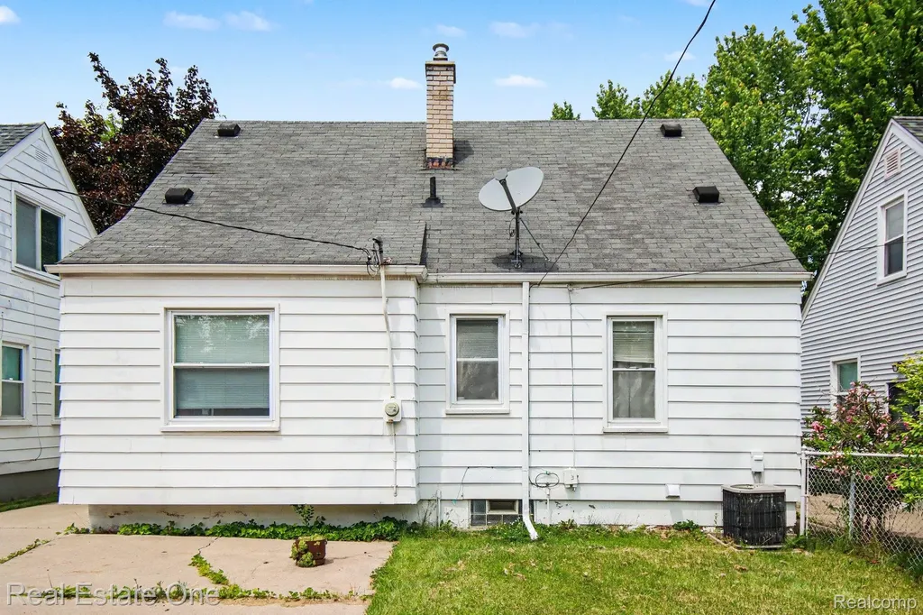13711 Backus Street Southgate City MI 48195