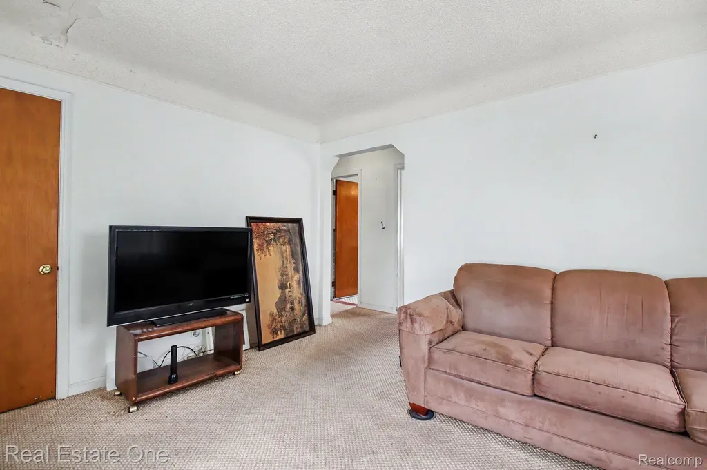 13711 Backus Street Southgate City MI 48195