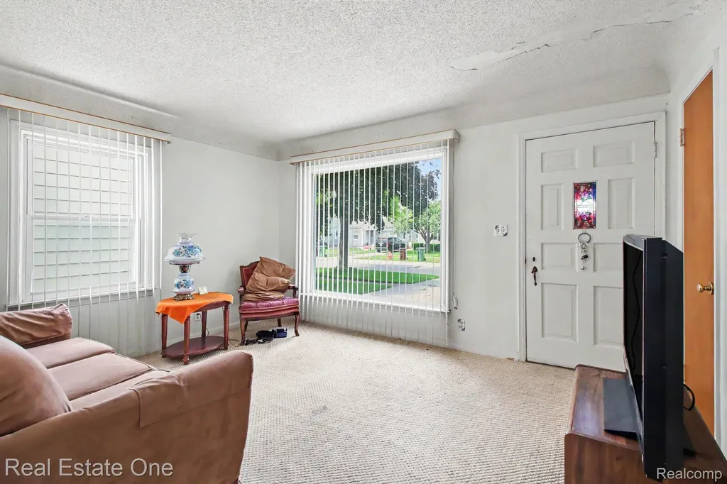 13711 Backus Street Southgate City MI 48195