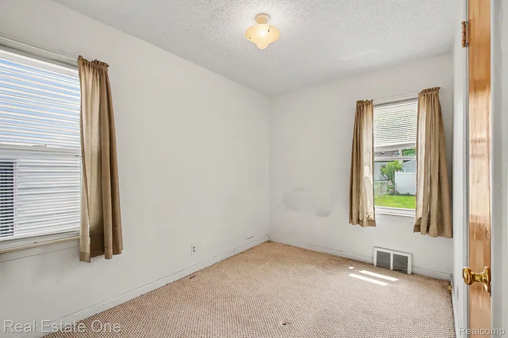 13711 Backus Street Southgate City MI 48195