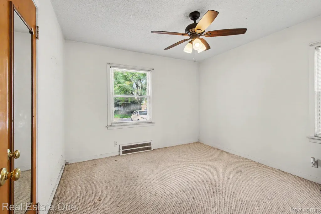 13711 Backus Street Southgate City MI 48195