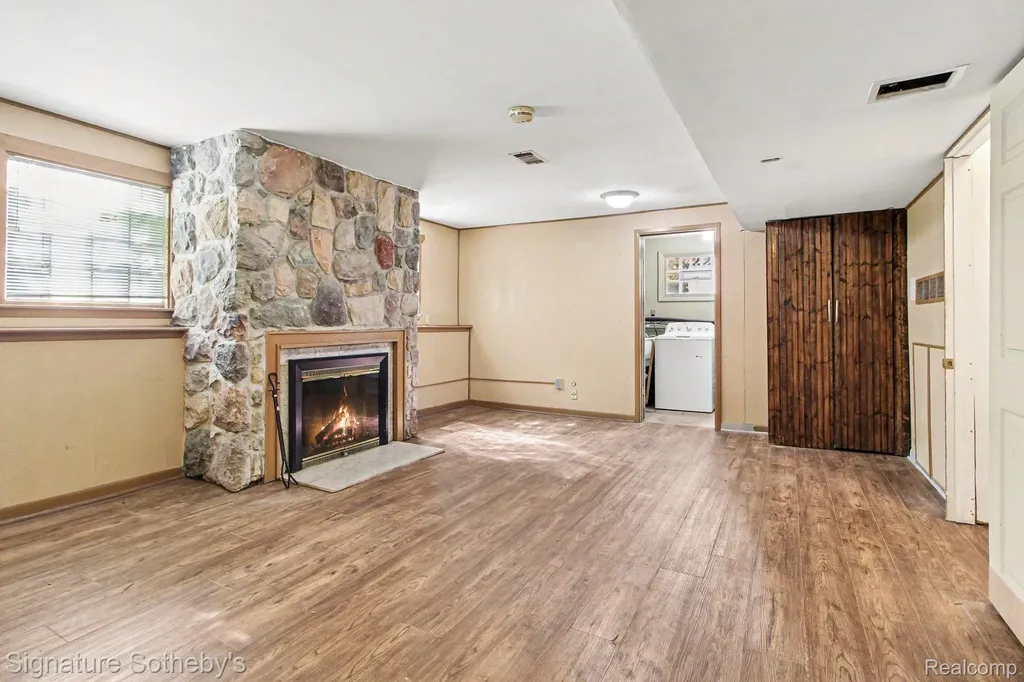 2067 Champagne Drive Ann Arbor City MI 48108