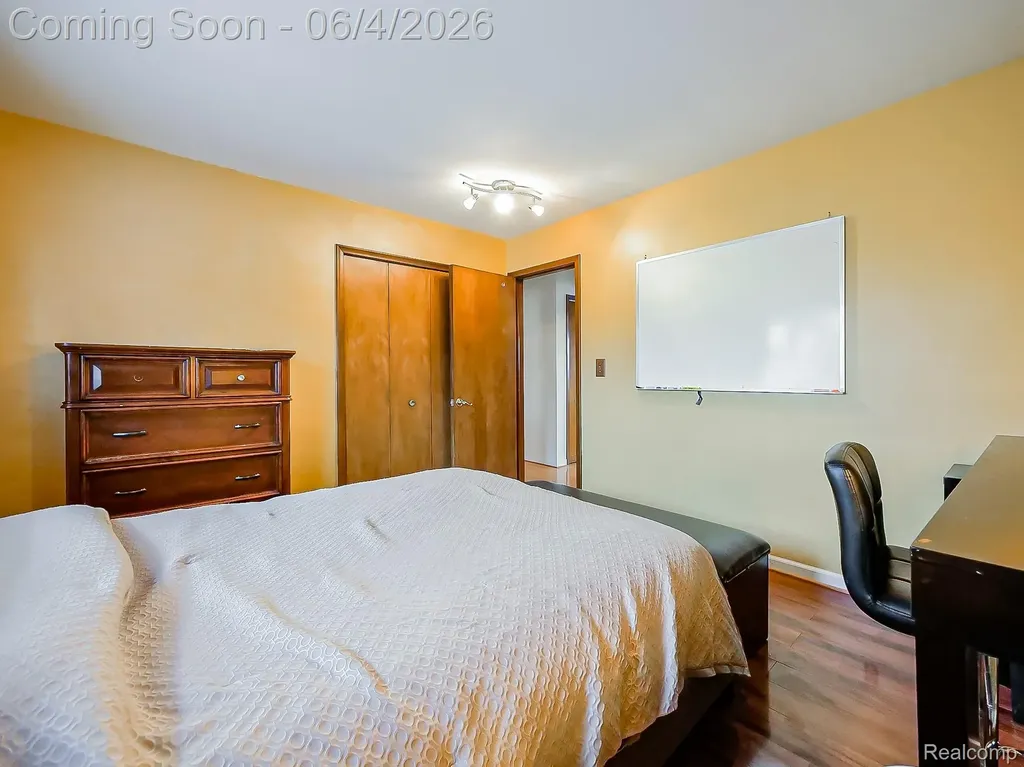 31745 Schoolcraft Fraser City MI 48026