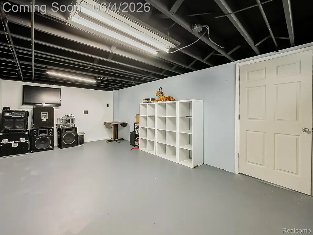 31745 Schoolcraft Fraser City MI 48026