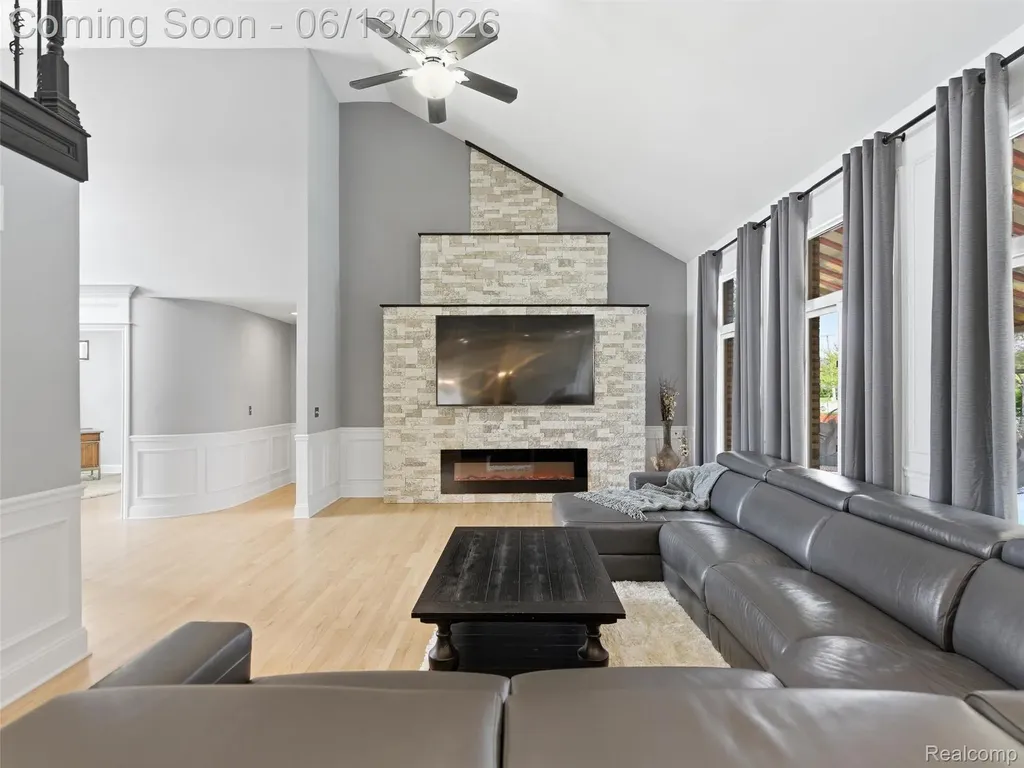 16137 Darlene Drive Macomb Township MI 48042