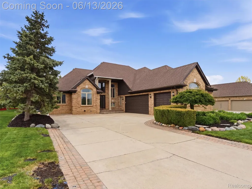 16137 Darlene Drive Macomb Township MI 48042